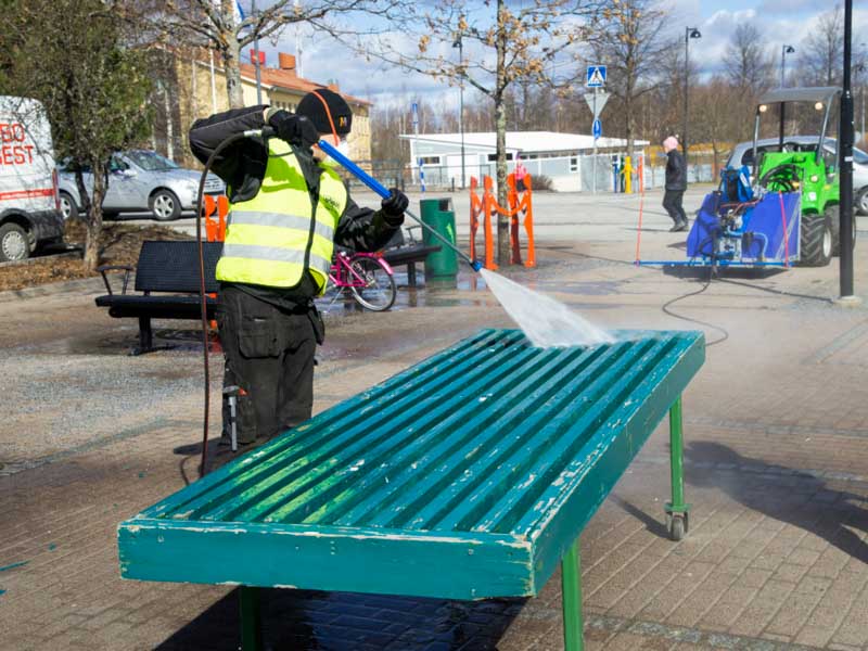 Desinfektion av parkutrustning med tvättpistol