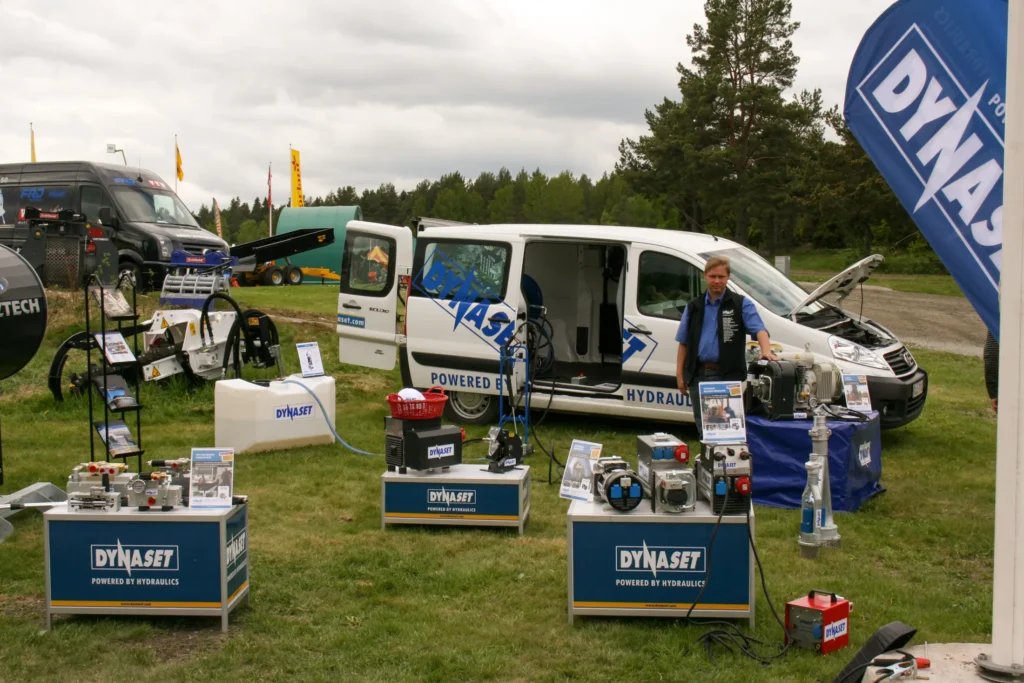 Dynaset visar upp sina produkter på MaskinExpo 2013.